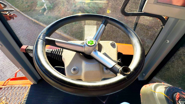 LOTE 27 - PULVERIZADOR UNIPORT 3030 JACTO ANO 2013