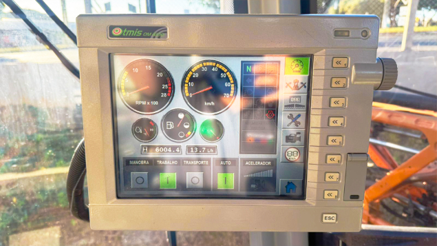 LOTE 27 - PULVERIZADOR UNIPORT 3030 JACTO ANO 2013