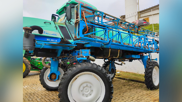 LOTE 29 - PULVERIZADOR MONTANA PARRUDA 3027H ANO 2004