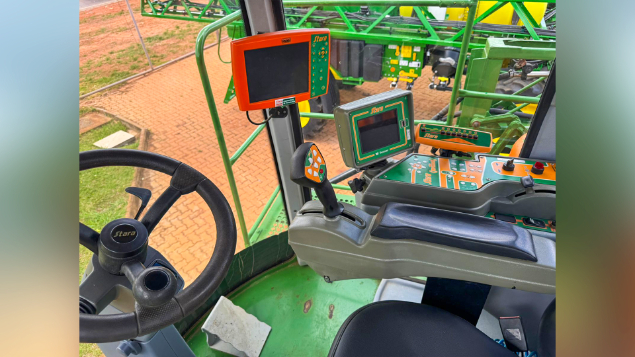 LOTE 30 - PULVERIZADOR IMPERADOR 3100 STARA ANO 2014