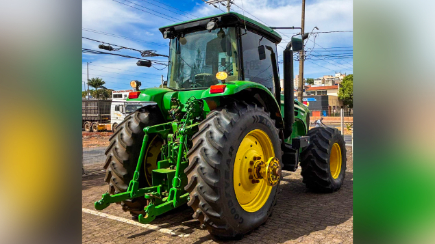 LOTE 31 - TRATOR 7230J JOHN DEERE ANO 2018