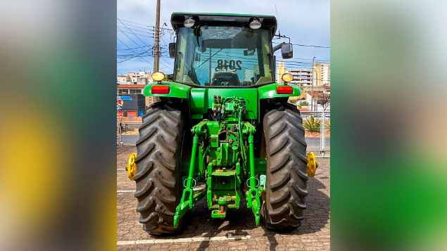 LOTE 31 - TRATOR 7230J JOHN DEERE ANO 2018