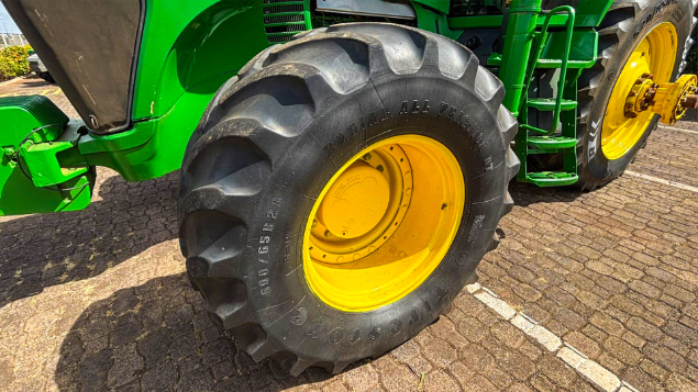 LOTE 31 - TRATOR 7230J JOHN DEERE ANO 2018