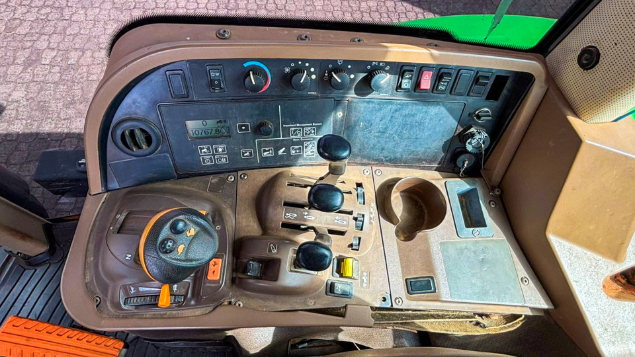 LOTE 31 - TRATOR 7230J JOHN DEERE ANO 2018