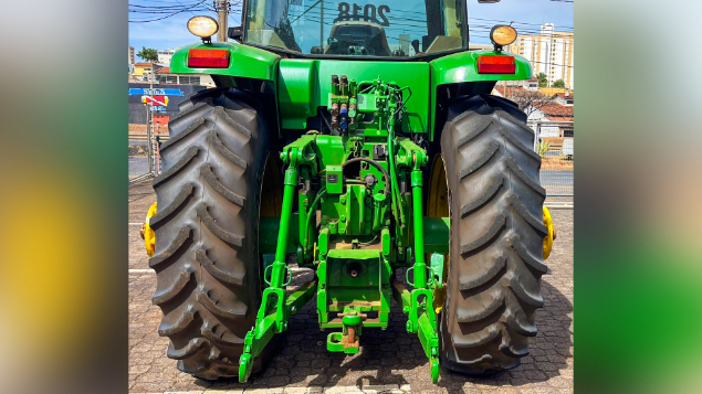 LOTE 31 - TRATOR 7230J JOHN DEERE ANO 2018