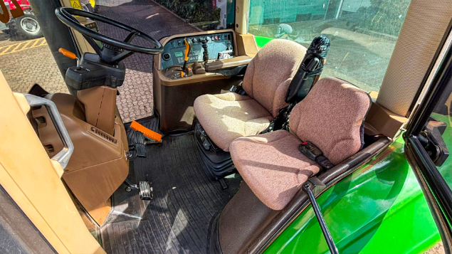 LOTE 31 - TRATOR 7230J JOHN DEERE ANO 2018