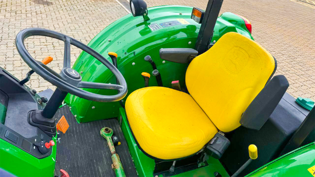 LOTE 32 - TRATOR 5080E JOHN DEERE ANO 2023