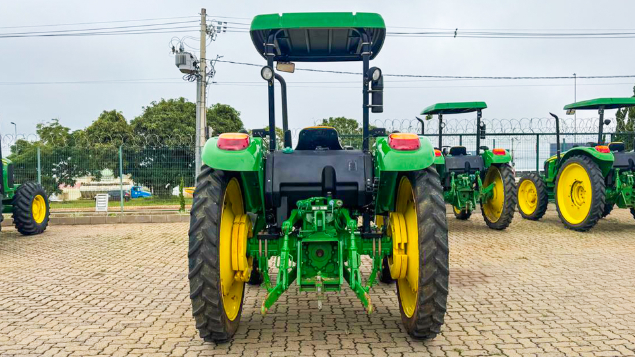 LOTE 32 - TRATOR 5080E JOHN DEERE ANO 2023