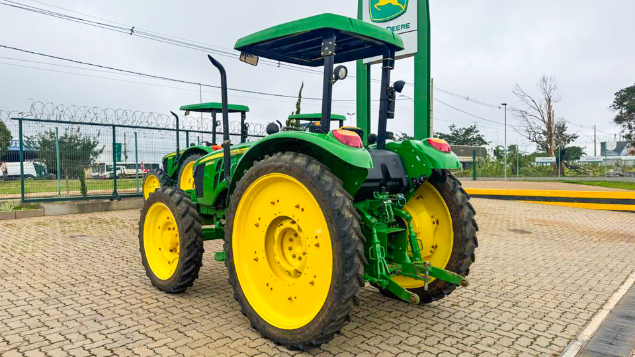 LOTE 32 - TRATOR 5080E JOHN DEERE ANO 2023