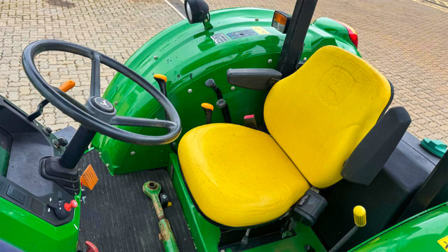 LOTE 33 - TRATOR 5080E JOHN DEERE ANO 2023