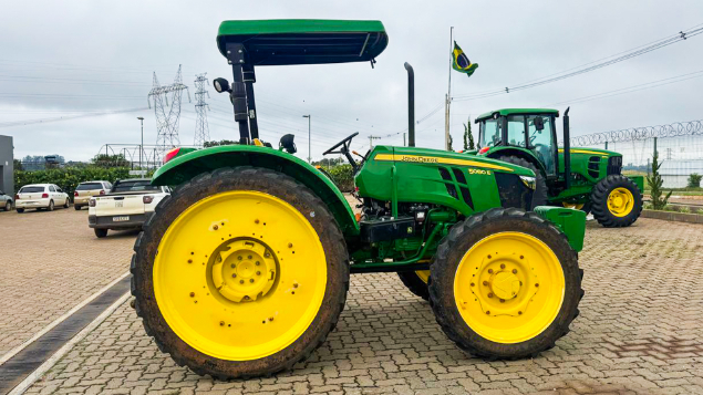 LOTE 34 - TRATOR 5080E JOHN DEERE ANO 2023
