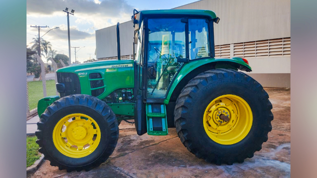 LOTE 35 - TRATOR 6110J JOHN DEERE ANO 2016