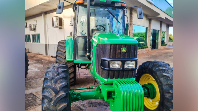 LOTE 35 - TRATOR 6110J JOHN DEERE ANO 2016