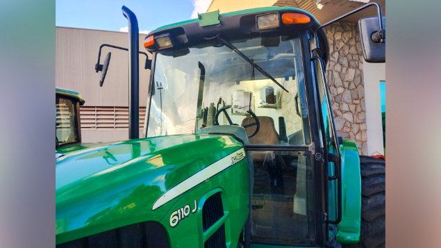 LOTE 35 - TRATOR 6110J JOHN DEERE ANO 2016