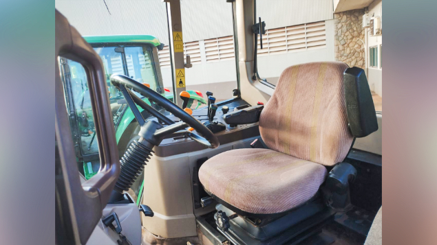LOTE 35 - TRATOR 6110J JOHN DEERE ANO 2016
