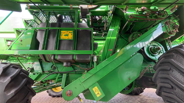 LOTE 04 - COLHEITADEIRA 1470 E PLATAFORMA 620F JOHN DEERE ANO 2013