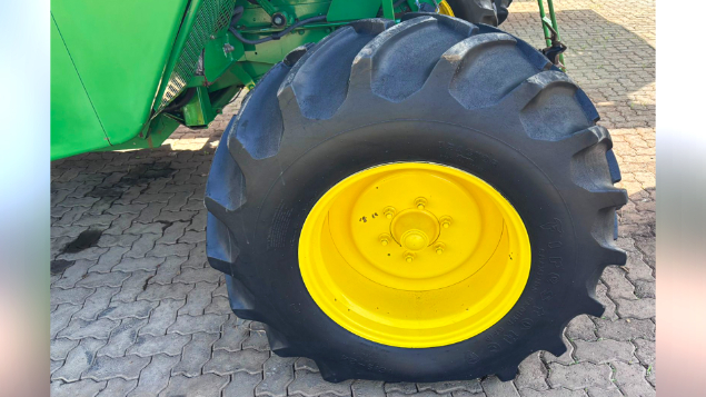 LOTE 04 - COLHEITADEIRA 1470 E PLATAFORMA 620F JOHN DEERE ANO 2013