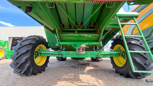 LOTE 04 - COLHEITADEIRA 1470 E PLATAFORMA 620F JOHN DEERE ANO 2013