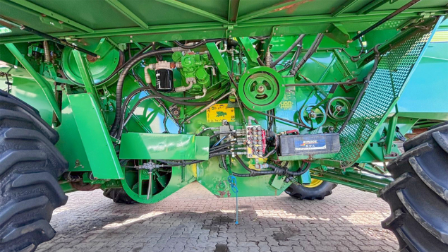 LOTE 04 - COLHEITADEIRA 1470 E PLATAFORMA 620F JOHN DEERE ANO 2013