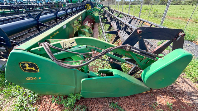 LOTE 04 - COLHEITADEIRA 1470 E PLATAFORMA 620F JOHN DEERE ANO 2013