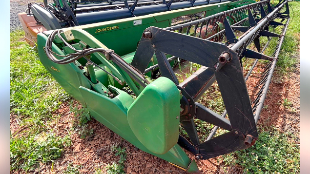 LOTE 04 - COLHEITADEIRA 1470 E PLATAFORMA 620F JOHN DEERE ANO 2013