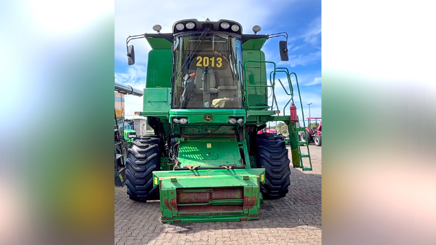 LOTE 04 - COLHEITADEIRA 1470 E PLATAFORMA 620F JOHN DEERE ANO 2013
