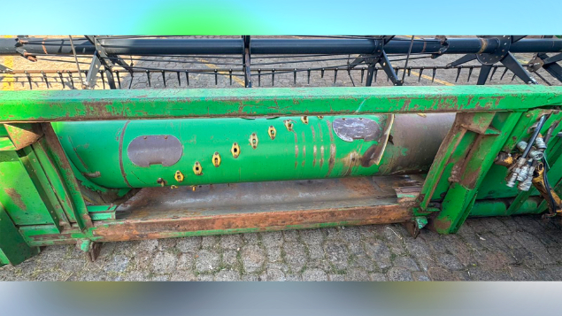 LOTE 12 - COLHEITADEIRA 1550 E PLATAFORMA 23 PÉS JOHN DEERE ANO 2002