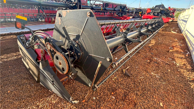 LOTE 13 - COLHEITADEIRA 2688 E PLATAFORMA 30 PÉS CASE ANO 2014/2015