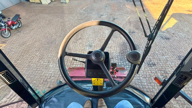 LOTE 13 - COLHEITADEIRA 2688 E PLATAFORMA 30 PÉS CASE ANO 2014/2015