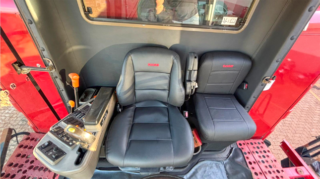 LOTE 13 - COLHEITADEIRA 2688 E PLATAFORMA 30 PÉS CASE ANO 2014/2015