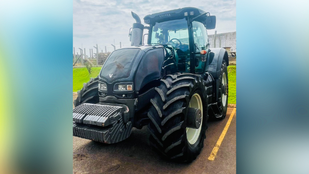LOTE 38 - TRATOR VALTRA 353 ANO 2015