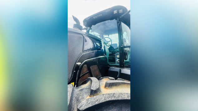 LOTE 38 - TRATOR VALTRA 353 ANO 2015