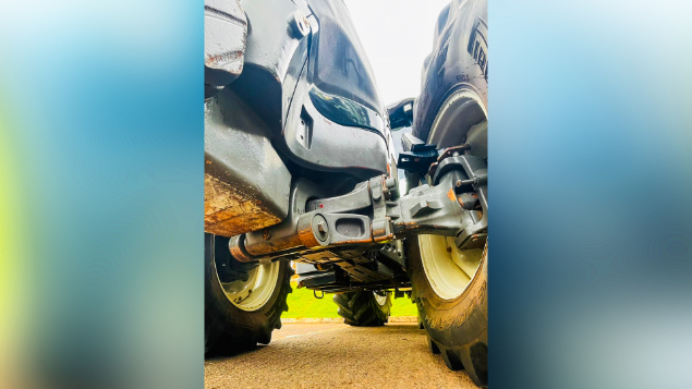 LOTE 38 - TRATOR VALTRA 353 ANO 2015