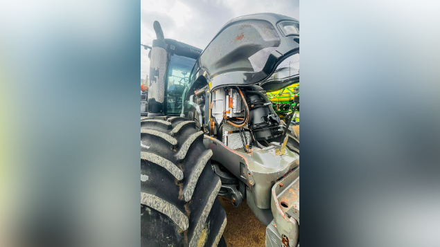 LOTE 38 - TRATOR VALTRA 353 ANO 2015