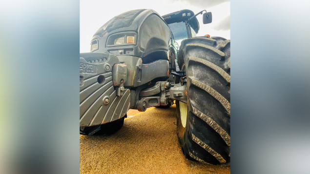 LOTE 38 - TRATOR VALTRA 353 ANO 2015