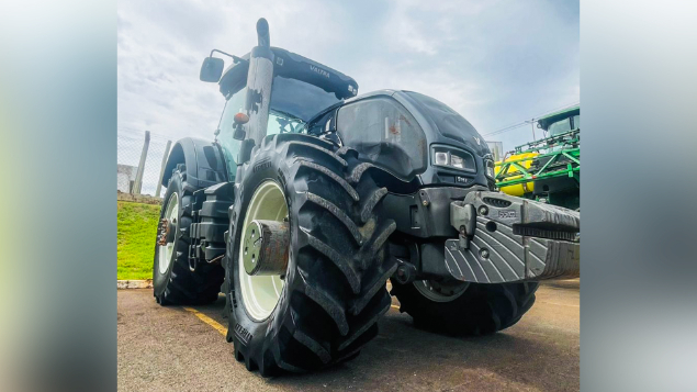 LOTE 38 - TRATOR VALTRA 353 ANO 2015