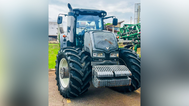LOTE 38 - TRATOR VALTRA 353 ANO 2015