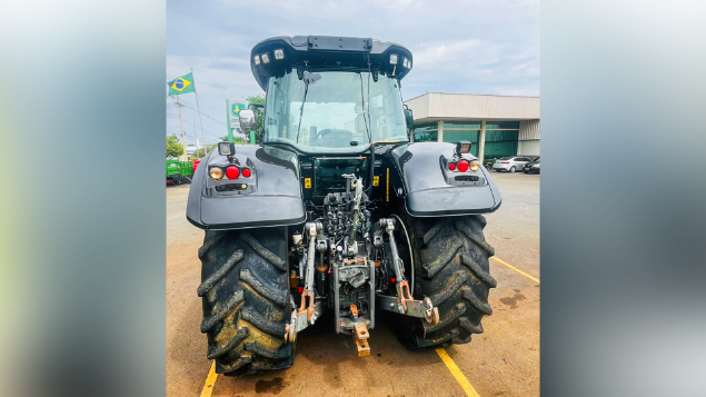 LOTE 38 - TRATOR VALTRA 353 ANO 2015