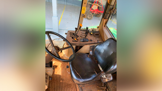 LOTE 40 - TRATOR 6165J REPASSE JOHN DEERE ANO 2012