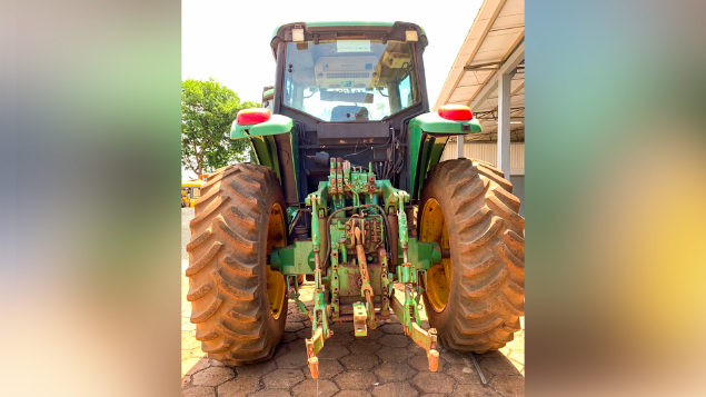 LOTE 40 - TRATOR 6165J REPASSE JOHN DEERE ANO 2012