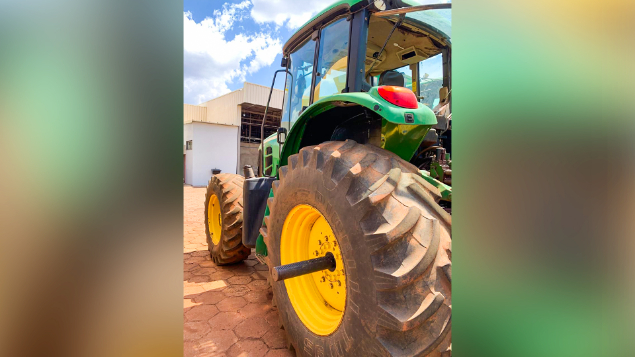 LOTE 41 - TRATOR 6180J REPASSE JOHN DEERE ANO 2012