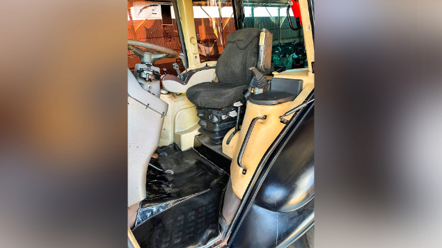 LOTE 42 - TRATOR BT 210 VALTRA ANO 2013