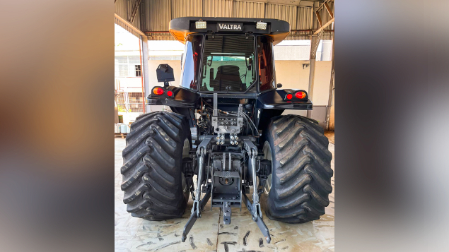 LOTE 42 - TRATOR BT 210 VALTRA ANO 2013
