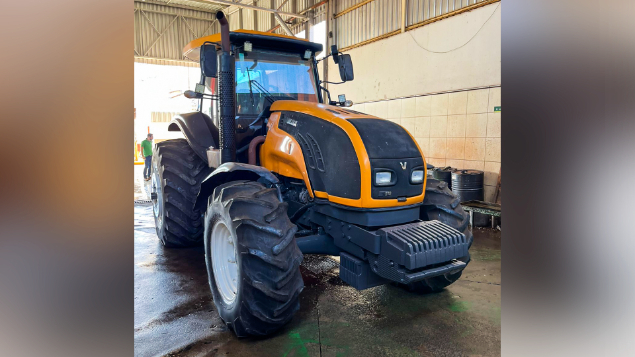 LOTE 42 - TRATOR BT 210 VALTRA ANO 2013