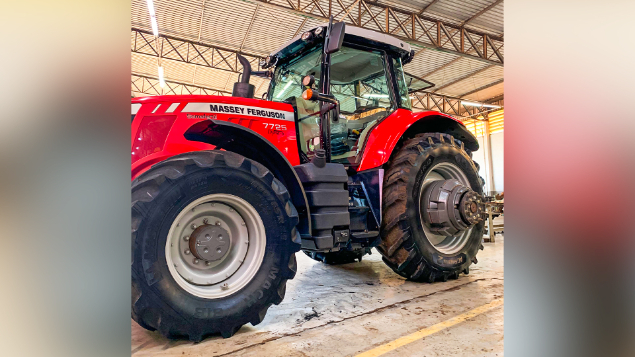 LOTE 43 - TRATOR MASSEY MF7725 DYNA-6 ANO 2021