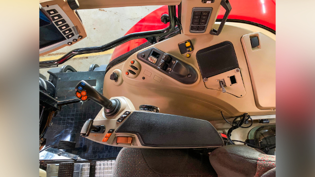 LOTE 43 - TRATOR MASSEY MF7725 DYNA-6 ANO 2021