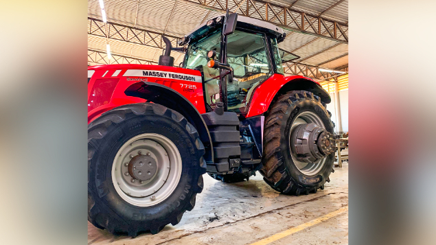 LOTE 44 - TRATOR MASSEY MF7725 DYNA-6 ANO 2021