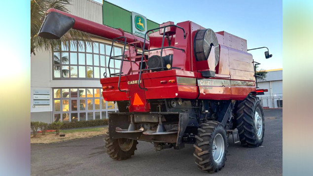 LOTE 14 - COLHEITADEIRA 2688 E PLATAFORMA 30 PÉS CASE ANO 2014/2013