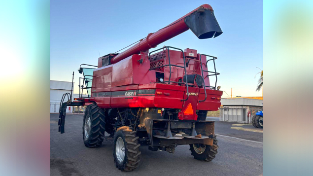 LOTE 14 - COLHEITADEIRA 2688 E PLATAFORMA 30 PÉS CASE ANO 2014/2013