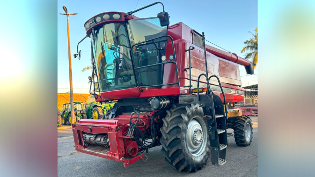 LOTE 14 - COLHEITADEIRA 2688 E PLATAFORMA 30 PÉS CASE ANO 2014/2013